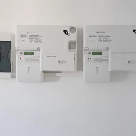 F4 3, Private Two Single Beds Shared Bathroom * Msida