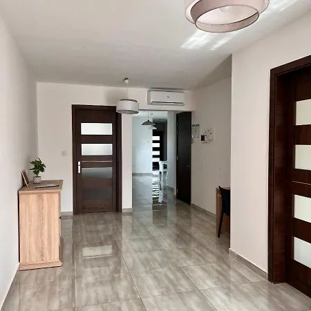 F4 3, Private Two Single Beds Shared Bathroom * 姆西达