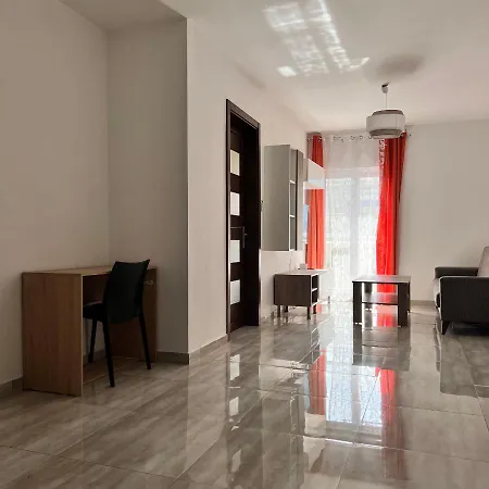 F4 3, Private Two Single Beds Shared Bathroom * 姆西达