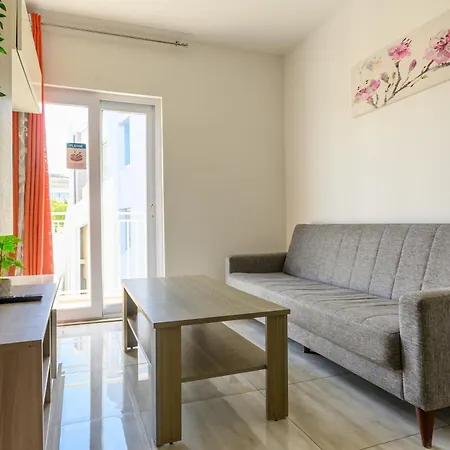 F4 3, Private Two Single Beds Shared Bathroom 姆西达