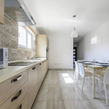 民宿 F4 3, Private Two Single Beds Shared Bathroom