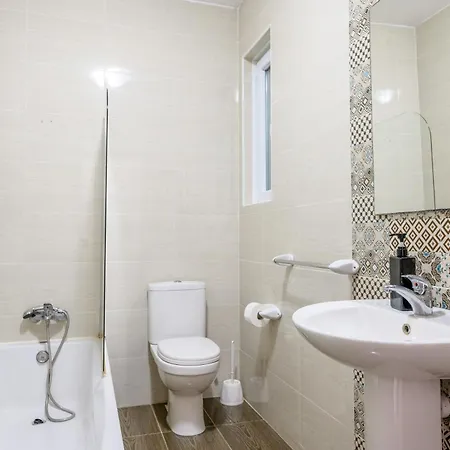 F4 3, Private Two Single Beds Shared Bathroom 民宿 *