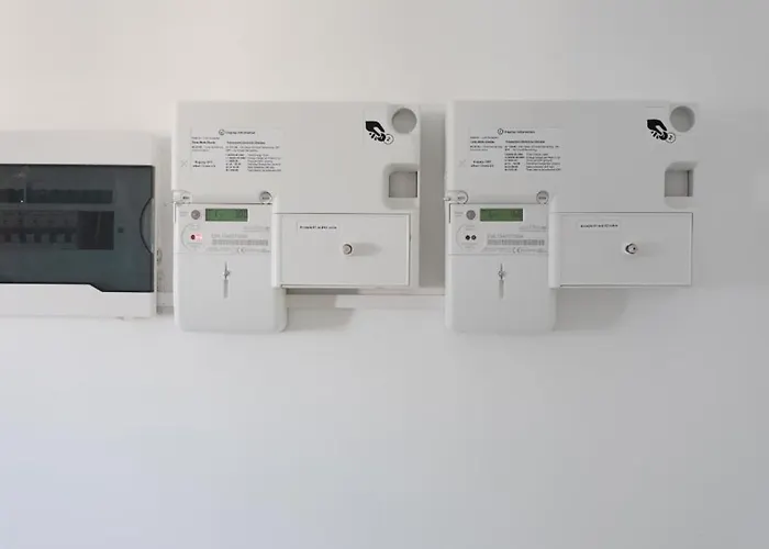 F4 3, Private Two Single Beds Shared Bathroom * Msida