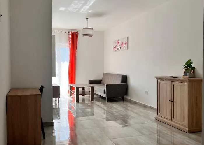 Homestay F4 3, Private Two Single Beds Shared Bathroom Msida