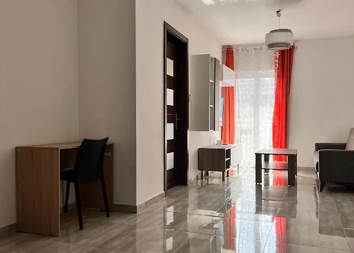 F4 3, Private Two Single Beds Shared Bathroom * Msida