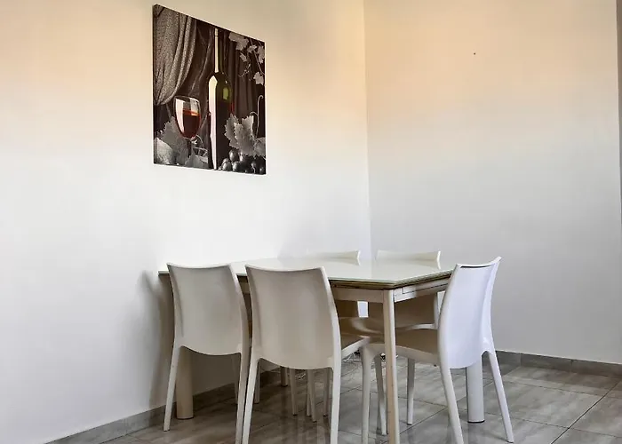 F4 3, Private Two Single Beds Shared Bathroom Msida