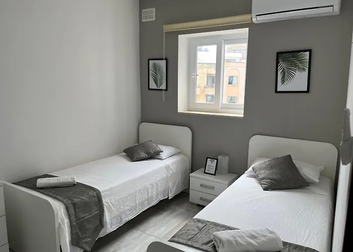 Homestay F4 3, Private Two Single Beds Shared Bathroom *